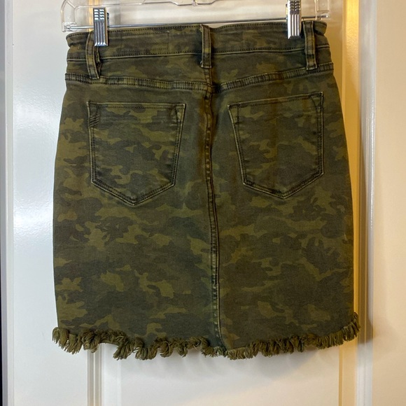 WISH LIST/JEANS Size Small Women’s Camo Skirt - Picture 2 of 2